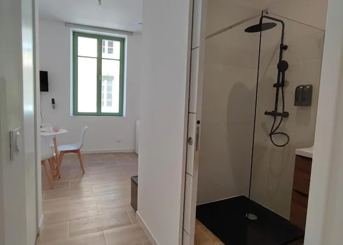 Escale Entre Cite Et Bastide Clim Wifi Smart Tv קרקסון